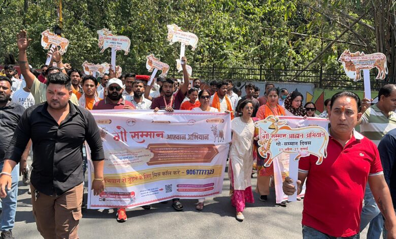 “गौ सम्मान आह्वान अभियान” के तहत प्रधानमंत्री, राष्ट्रपति, राज्यपाल एवं मुख्यमंत्री को सौंपा गया ज्ञापन
