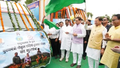 मत्स्य पालन को बढ़ावा देने के लिए रेफ्रिजरेटेड फिशरीज वैन का भी फ्लैग ऑफ किया, कहा सरकार पशुपालकों की आय बढ़ाने के लिए संकल्पबद्ध  
