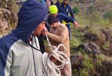 पिथौरागढ़ में गहरी खाई में गिरी कमांडर जीप, SDRF ने चलाया रेस्क्यू ऑपरेशन