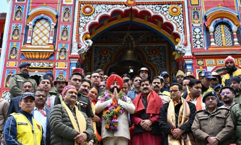 राज्यपाल ने किए बदरीनाथ धाम के दर्शन, देश और प्रदेश के समृद्धि और खुशहाली की कामना की