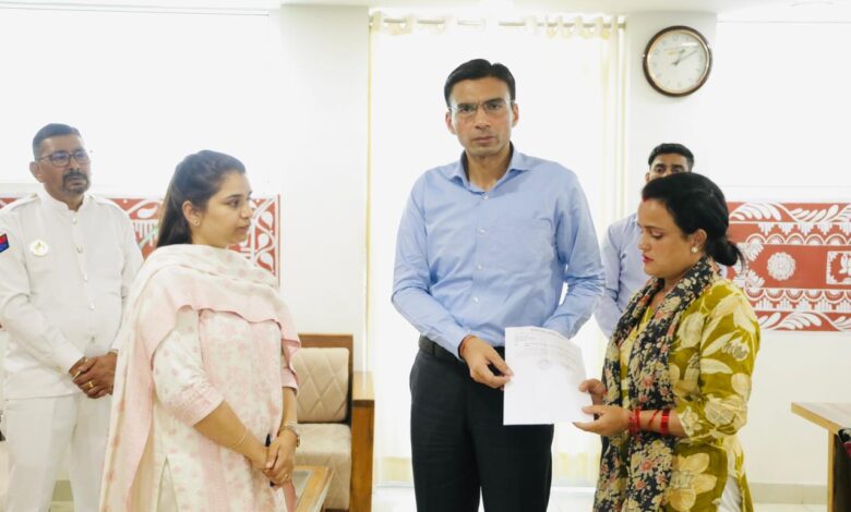 कैंसर पीड़ित परिवार को मिली बड़ी राहत, 71 हजार ऋण माफ, 50 हजार की आर्थिक सहायता