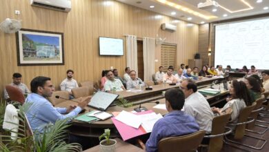 व्यावसायिक प्रतिष्ठानों, कैंपस व सार्वजनिक स्थलों पर जलजमाव मिला तो कटेगा भारी चालान : डीएम