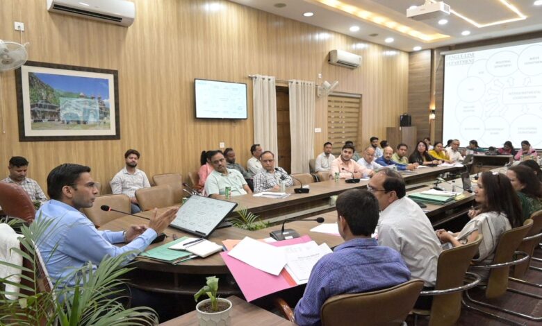 व्यावसायिक प्रतिष्ठानों, कैंपस व सार्वजनिक स्थलों पर जलजमाव मिला तो कटेगा भारी चालान : डीएम