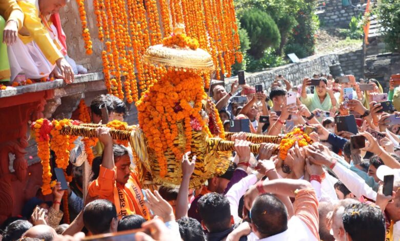 चतुर्थ केदार रुद्रनाथ भगवान की उत्सव डोली अपने शीतकालीन प्रवास स्थल गोपीनाथ मंदिर गोपेश्वर से मूल धाम को रवाना