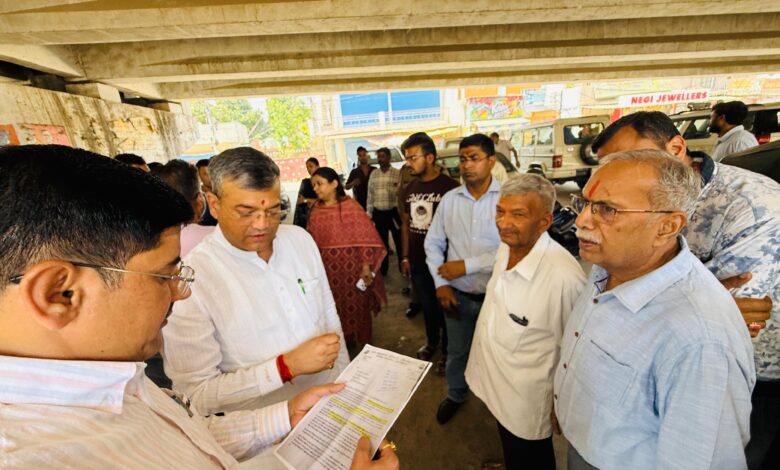 मोहकमपुर की बदहाल व्यवस्थाओं पर मेयर सौरभ थपलियाल सख्त, सभी विभागों को दिए तत्काल कार्य पूर्ण करने के निर्देश