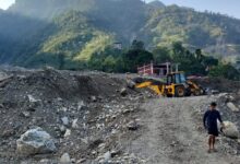 कैबिनेट मंत्री गणेश जोशी के निर्देशों के क्रम में आपदा प्रभावित क्षेत्र कार्लीगाड़ में मलवे के चैनेलाइजेशन का कार्य प्रारंभ