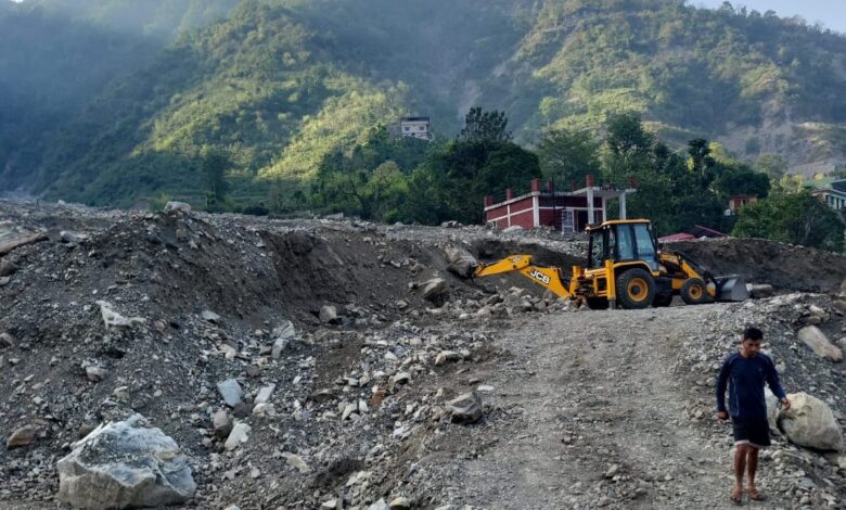 कैबिनेट मंत्री गणेश जोशी के निर्देशों के क्रम में आपदा प्रभावित क्षेत्र कार्लीगाड़ में मलवे के चैनेलाइजेशन का कार्य प्रारंभ कैबिनेट मंत्री गणेश जोशी के निर्देशों के क्रम में आपदा प्रभावित क्षेत्र कार्लीगाड़ में मलवे के चैनेलाइजेशन का कार्य प्रारंभ