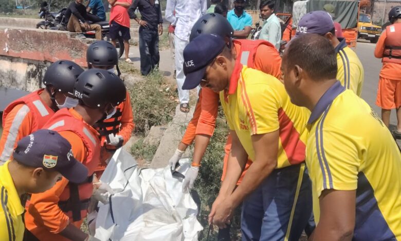बहादराबाद / जटवाड़ा पुल, हरिद्वार के पास डूबे युवक का शव SDRF ने किया बरामद बहादराबाद / जटवाड़ा पुल, हरिद्वार के पास डूबे युवक का शव SDRF ने किया बरामद