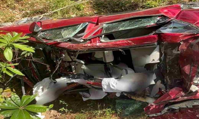 नैनीताल में भीषण सड़क हादसा, गहरी खाई में गिरी कार, 6 लोगों की मौत नैनीताल में भीषण सड़क हादसा, गहरी खाई में गिरी कार, 6 लोगों की मौत