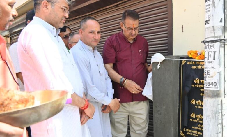 कैबिनेट मंत्री गणेश जोशी ने किया सालावाला के बृजलोक कॉलोनी में नाला निर्माण कार्य का शिलान्यास कैबिनेट मंत्री गणेश जोशी ने किया सालावाला के बृजलोक कॉलोनी में नाला निर्माण कार्य का शिलान्यास