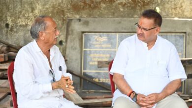 कैबिनेट मंत्री गणेश जोशी ने विधायक दीवान सिंह बिष्ट और त्रिलोक सिंह चीमा के घर पहुंच शोक संवेदना प्रकट की कैबिनेट मंत्री गणेश जोशी ने विधायक दीवान सिंह बिष्ट और त्रिलोक सिंह चीमा के घर पहुंच शोक संवेदना प्रकट की