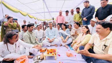 देहरादून में रोशनी की नई पहल : मेयर सौरभ थपलियाल ने किया नवीन स्ट्रीट लाइट पोल का शुभारंभ देहरादून में रोशनी की नई पहल : मेयर सौरभ थपलियाल ने किया नवीन स्ट्रीट लाइट पोल का शुभारंभ