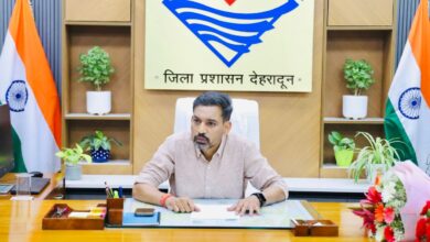 देहरादून को मिला नया नेतृत्वः डॉ. आशीष चौहान ने संभाली जिलाधिकारी की कमान देहरादून को मिला नया नेतृत्वः डॉ. आशीष चौहान ने संभाली जिलाधिकारी की कमान