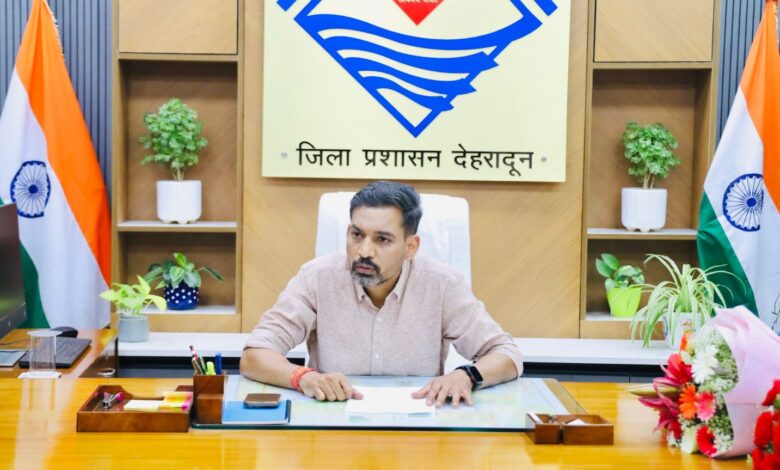 देहरादून को मिला नया नेतृत्वः डॉ. आशीष चौहान ने संभाली जिलाधिकारी की कमान