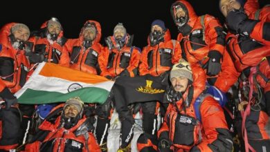 “देवभूमि के सपूतों ने छुआ आसमान : NSG के मेजर अखिलेश भट्ट के नेतृत्व में उत्तराखंड के वीरों ने एवरेस्ट पर लहराया तिरंगा” “देवभूमि के सपूतों ने छुआ आसमान : NSG के मेजर अखिलेश भट्ट के नेतृत्व में उत्तराखंड के वीरों ने एवरेस्ट पर लहराया तिरंगा”