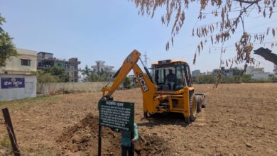 अजबपुर कला में आठ बीघा में की जा रही अवैध प्लॉटिंग पर चला एमडीडीए का बुलडोजर अजबपुर कला में आठ बीघा में की जा रही अवैध प्लॉटिंग पर चला एमडीडीए का बुलडोजर