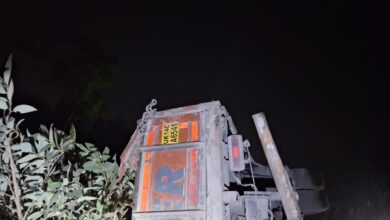 गहरी खाई में गिरे ट्रक चालक को SDRF ने किया रेस्क्यू, अंधेरे में चलाया सफल अभियान गहरी खाई में गिरे ट्रक चालक को SDRF ने किया रेस्क्यू, अंधेरे में चलाया सफल अभियान