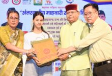 सृष्टि की सृजनकर्ता है नारी : रेखा आर्या सृष्टि की सृजनकर्ता है नारी : रेखा आर्या