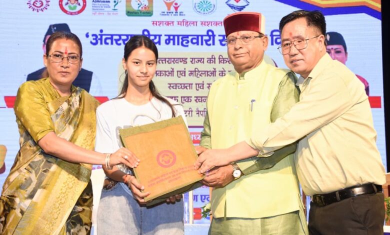 सृष्टि की सृजनकर्ता है नारी : रेखा आर्या सृष्टि की सृजनकर्ता है नारी : रेखा आर्या