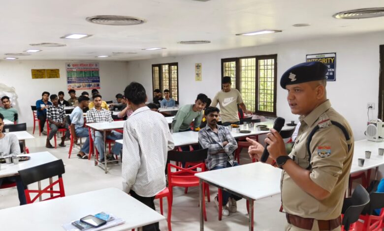 विंडलास बायोटेक में यातायात जागरूकता कार्यक्रम का आयोजन, कर्मचारियों को सिखाए सड़क सुरक्षा के नियम