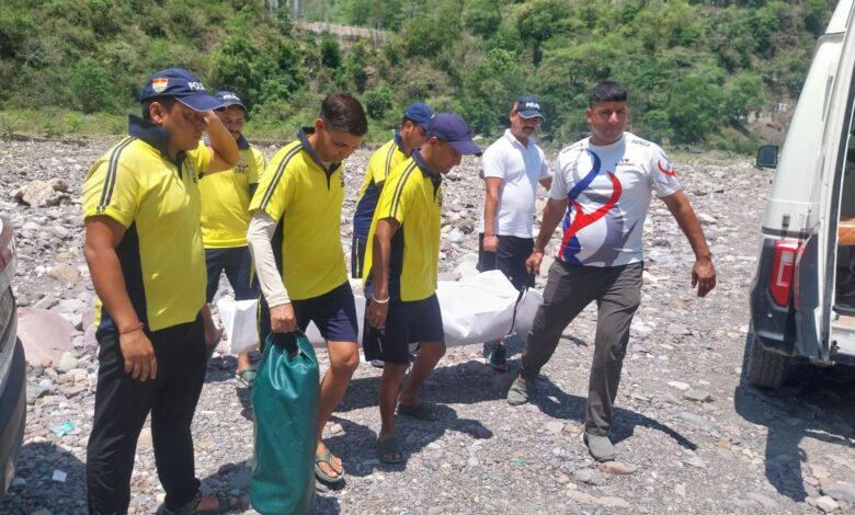 सिंगटाली पुल क्षेत्र में डूबे व्यक्तियों की तलाश जारी, एक व्यक्ति का शव बरामद