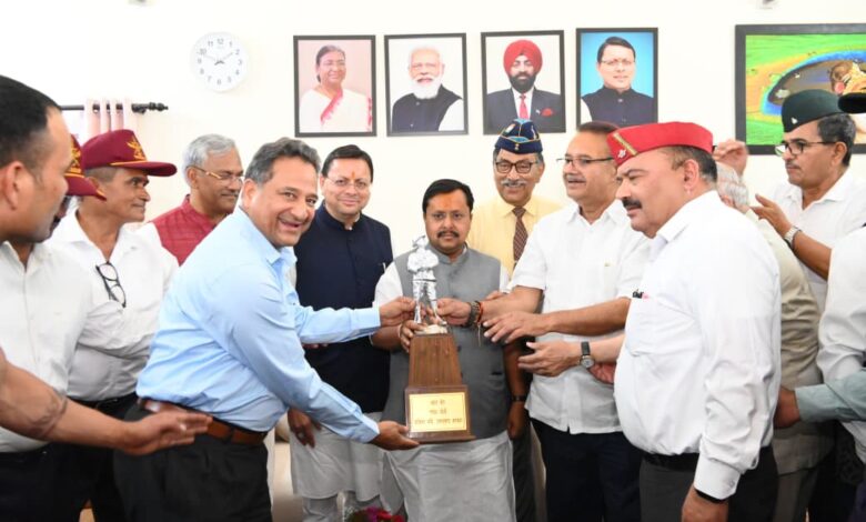 सैनिक कल्याण मंत्री गणेश जोशी के नेतृत्व में रिटायर्ड सैन्य अधिकारियों ने भाजपा के राष्ट्रीय अध्यक्ष नितिन नवीन से की भेंट