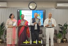‘कॉम्बैट चकल्स’ पुस्तक का लोकार्पण : वर्दी के पीछे छिपे हास्य और मानवीय पक्ष की रोचक झलक ‘कॉम्बैट चकल्स’ पुस्तक का लोकार्पण : वर्दी के पीछे छिपे हास्य और मानवीय पक्ष की रोचक झलक