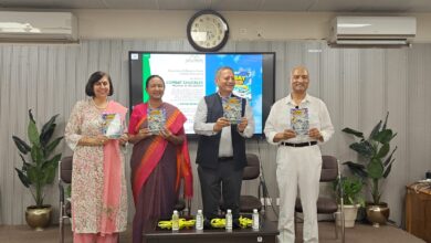 ‘कॉम्बैट चकल्स’ पुस्तक का लोकार्पण : वर्दी के पीछे छिपे हास्य और मानवीय पक्ष की रोचक झलक