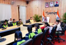 मुख्यमंत्री ने बालिकाओं के साथ प्रधानमंत्री के मन की बात के 134 वें संस्करण को सुना
