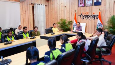 मुख्यमंत्री ने बालिकाओं के साथ प्रधानमंत्री के मन की बात के 134 वें संस्करण को सुना