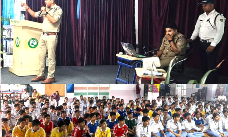 शिक्षा अंकुर स्कूल में यातायात जागरूकता कार्यक्रम का आयोजन, 200 छात्रों ने सीखे सड़क सुरक्षा के नियम