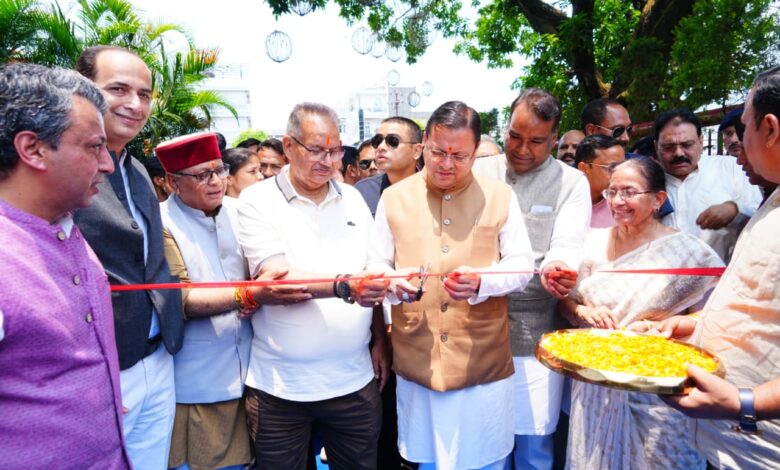 भारत का संविधान प्रत्येक नागरिक को अभिव्यक्ति की स्वतंत्रता एवं लोकतांत्रिक अधिकार करता है प्रदान : धामी भारत का संविधान प्रत्येक नागरिक को अभिव्यक्ति की स्वतंत्रता एवं लोकतांत्रिक अधिकार करता है प्रदान : धामी