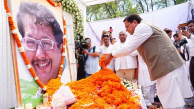 केंद्रीय रक्षा मंत्री राजनाथ सिंह व सीएम धामी ने प्रसिद्ध निशानेबाज़ एवं पद्मश्री स्व. जसपाल राणा के त्रयोदशी संस्कार में शामिल होकर स्वर्गीय जसपाल राणा को श्रद्धांजलि अर्पित की केंद्रीय रक्षा मंत्री राजनाथ सिंह व सीएम धामी ने प्रसिद्ध निशानेबाज़ एवं पद्मश्री स्व. जसपाल राणा के त्रयोदशी संस्कार में शामिल होकर स्वर्गीय जसपाल राणा को श्रद्धांजलि अर्पित की