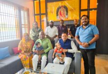 मुख्यमंत्री धामी ने विधायक अरविंद पांडेय के आवास पहुंचकर परिजनों से की भेंट मुख्यमंत्री धामी ने विधायक अरविंद पांडेय के आवास पहुंचकर परिजनों से की भेंट