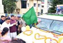 भीमताल भ्रमण के दौरान मुख्यमंत्री धामी ने नए कूड़ा वाहनों को हरी झंडी दिखाकर  किया  रवाना