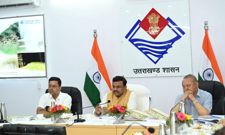 आपदा से क्षतिग्रस्त सड़कों एवं अन्य सुविधाओं की मरम्मत कार्यों में तेजी लाई जाए : CS