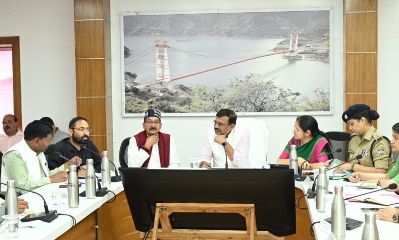 विकास संवाद में उभरे जनसरोकार-मुख्य सचिव की अध्यक्षता में जनप्रतिनिधियों के साथ व्यापक मंथन