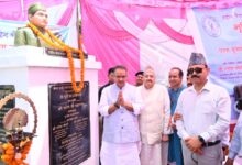 सैनिक कल्याण मंत्री गणेश जोशी ने अमर शहीद कैप्टन दल बहादुर थापा की प्रतिमा का अनावरण किया