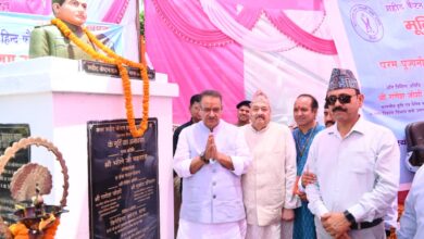 सैनिक कल्याण मंत्री गणेश जोशी ने अमर शहीद कैप्टन दल बहादुर थापा की प्रतिमा का अनावरण किया