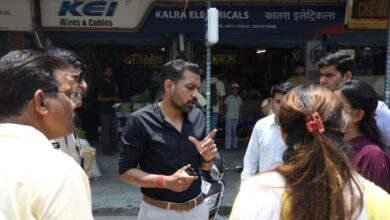 कार्यों की धीमी प्रगति पर डीएम सख्त, अधीक्षण अभियंता यूपीसील का रोका वेतन
