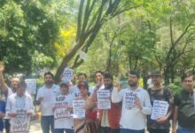 शिक्षा मंत्री धर्मेंद्र प्रधान के इस्तीफे की मांग को लेकर गांधी पार्क, देहरादून में विरोध प्रदर्शन