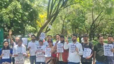 शिक्षा मंत्री धर्मेंद्र प्रधान के इस्तीफे की मांग को लेकर गांधी पार्क, देहरादून में विरोध प्रदर्शन