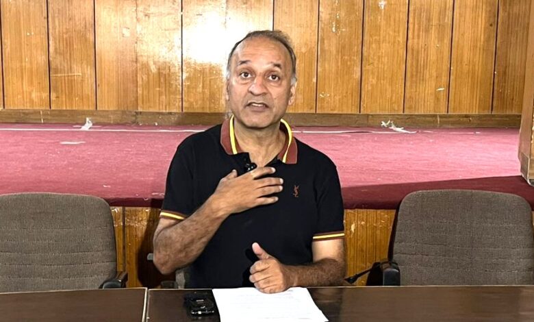 पेस्टल वीड स्कूल के निदेशक ने जान-माल की सुरक्षा के लिए तत्काल पुलिस संरक्षण की मांग की