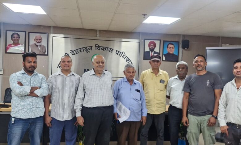 इन्दिरा मार्केट रि-डेवलपमेंट प्लान ठप्प, प्रभावितों ने MDDA उपाध्यक्ष को ज्ञापन देकर कार्य शुरू करने की मांग की इन्दिरा मार्केट रि-डेवलपमेंट प्लान ठप्प, प्रभावितों ने MDDA उपाध्यक्ष को ज्ञापन देकर कार्य शुरू करने की मांग की