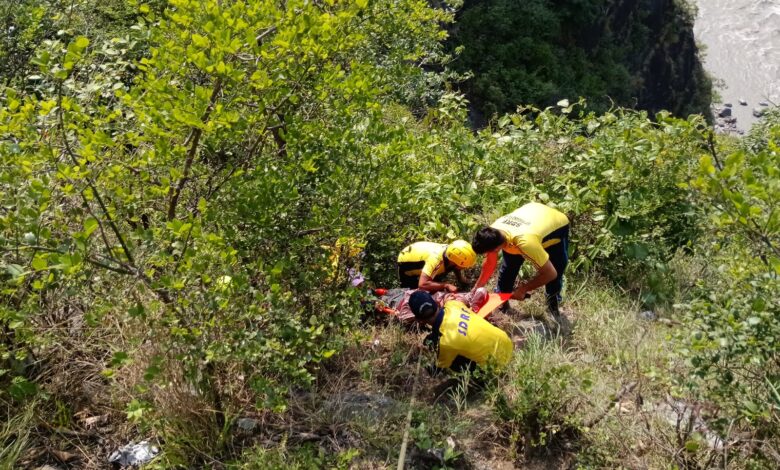 गलनाव क्षेत्र में बाइक दुर्घटना, SDRF द्वारा 02 घायल युवकों का सफल रेस्क्यू