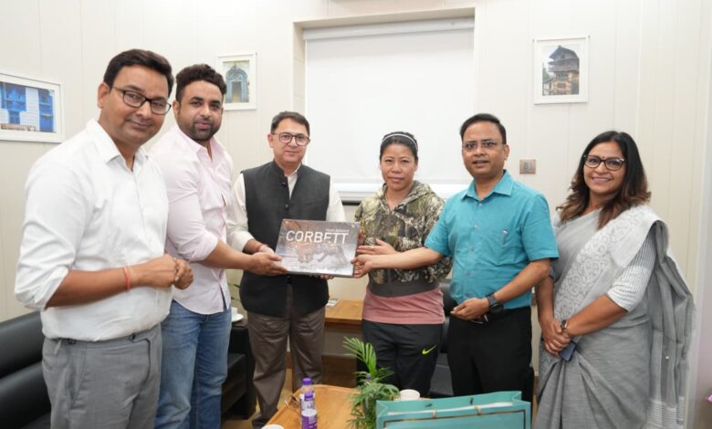 प्रमुख सचिव CM आर.के. सुधांशु से ओलंपिक पदक विजेता विश्व विख्यात बाक्सर एवं भूतपूर्व राज्यसभा सदस्य मैरीकाम ने शिष्टाचार भेंट