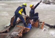 अलकनंदा में समाया ट्रक, चालक की मौत अलकनंदा में समाया ट्रक, चालक की मौत