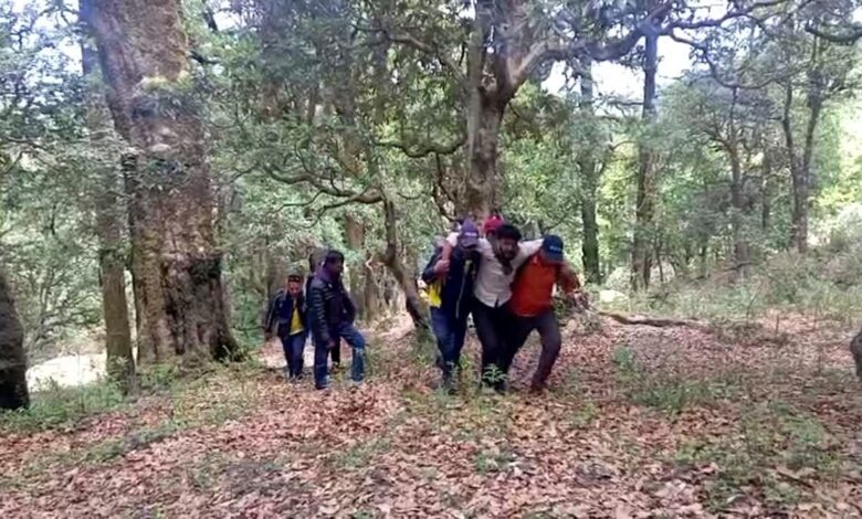 5 पर्यटक देवरियाताल-बनियाकुंड ट्रेक पर रास्ता भटके, सकुशल किया गया रेस्क्यू 5 पर्यटक देवरियाताल-बनियाकुंड ट्रेक पर रास्ता भटके, सकुशल किया गया रेस्क्यू