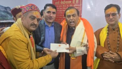 मुकेश अंबानी ने बद्रीनाथ पहुंच कर श्रद्धालुओं की सुविधाओं और यात्रा व्यवस्थाओं को बेहतर बनाने के लिए (बीकेटीसी) को 5 करोड़ रुपये की धनराशि दान की