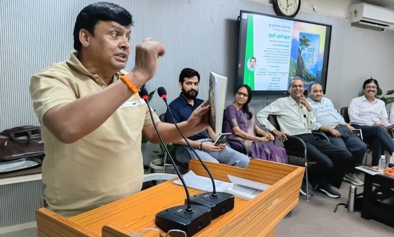 नवोदित कवि आभास मालगुड़ी की प्रथम काव्य/कविता संग्रह ‘ हमें आगे बढ़ना’ का लोकार्पण नवोदित कवि आभास मालगुड़ी की प्रथम काव्य/कविता संग्रह ‘ हमें आगे बढ़ना’ का लोकार्पण